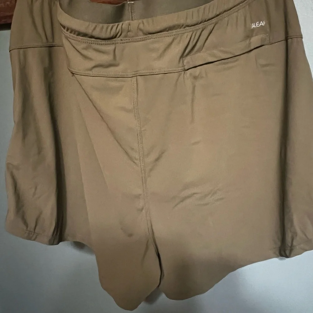 NWOT BALEAF Women's Hiking
Shorts 4" Never Worn - Picture 9 of 9